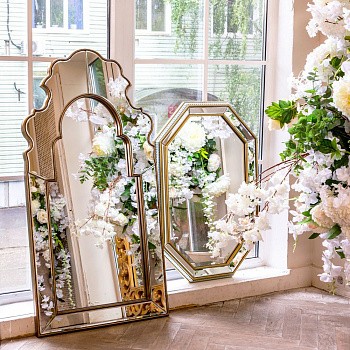 Настенное зеркало «Капелла» Настенное зеркало «Капелла»